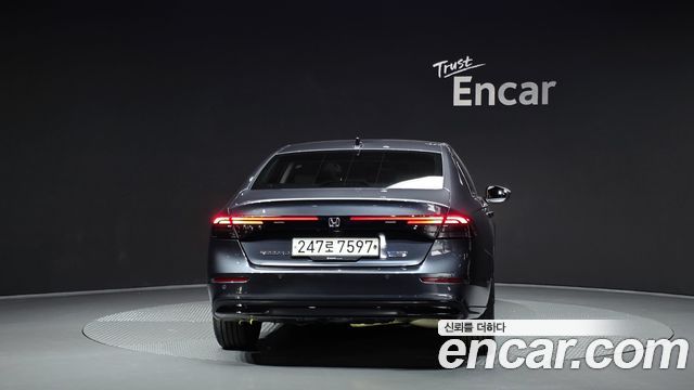Honda Accord 11-го поколения 2.0 Hybrid Touring - фото 3