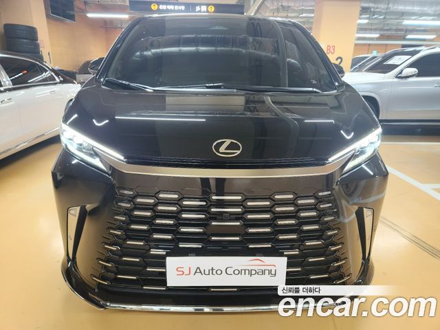 Lexus LM 2-го поколения 500h Executive - фото 0