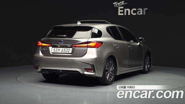Lexus CT200h 1.8 Supreme ZWA10 - фото 1