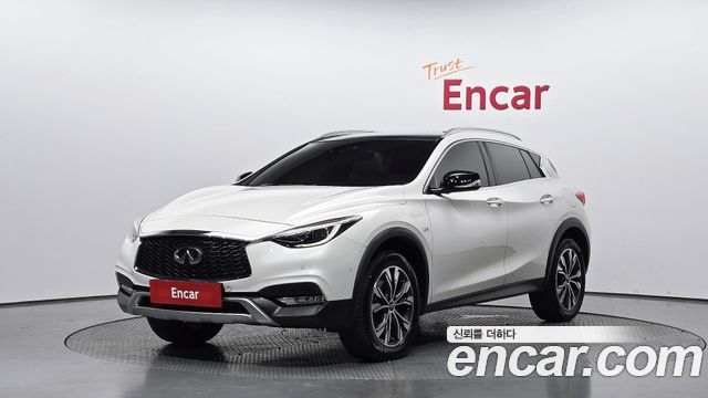 Infiniti QX30 2.0 Essential AWD - фото 0