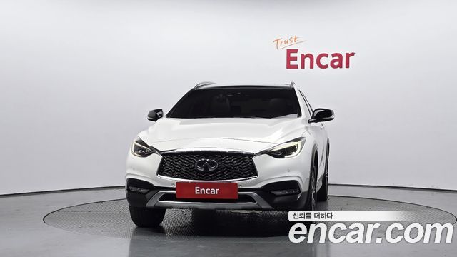 Infiniti QX30 2.0 Essential AWD - фото 2