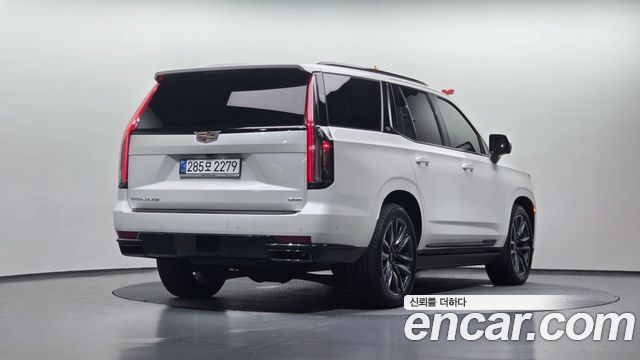 Cadillac Escalade 5-го поколения 6.2 Sports Platinum - фото 1
