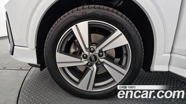 Audi Q2 35 TDI Premium - фото 4