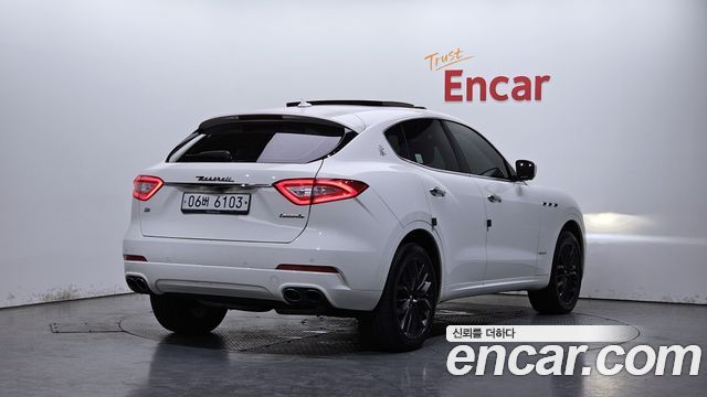 Maserati Levante 3.0 AWD GranLusso - фото 1