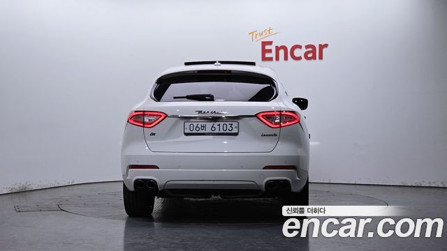 Maserati Levante 3.0 AWD GranLusso - фото 3