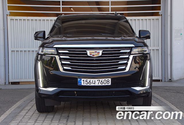 Cadillac Escalade 5-го поколения 6.2 ESV ESV Premium Luxury Platinum - фото 0