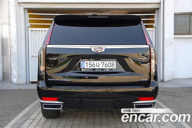 Cadillac Escalade 5-го поколения 6.2 ESV ESV Premium Luxury Platinum - фото 2