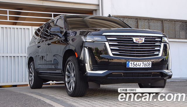 Cadillac Escalade 5-го поколения 6.2 ESV ESV Premium Luxury Platinum - фото 3