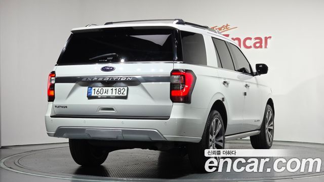 Ford Expedition Platinum 4WD 7Seater - фото 1