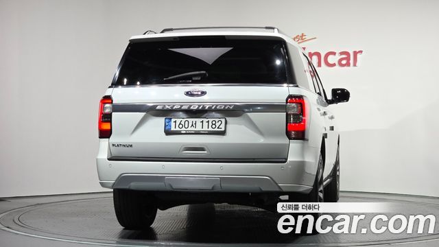 Ford Expedition Platinum 4WD 7Seater - фото 3