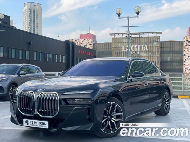BMW 7-Series G70 740i xDrive M Sport - фото 0