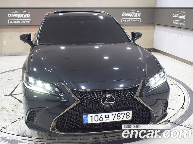 Lexus ES 7-го поколения F-Sport - фото 1