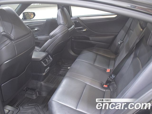 Lexus ES 7-го поколения F-Sport - фото 4