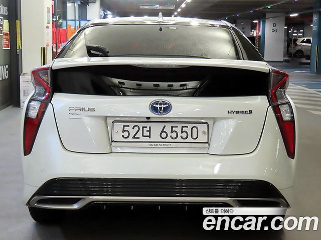 Toyota Prius 4-го поколения 1.8 E - фото 3