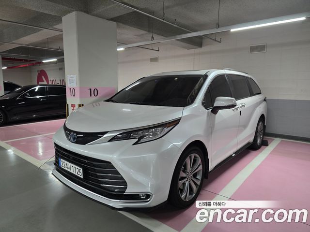 Toyota Sienna 4-го поколения 2.5 Hybrid 2WD - фото 1