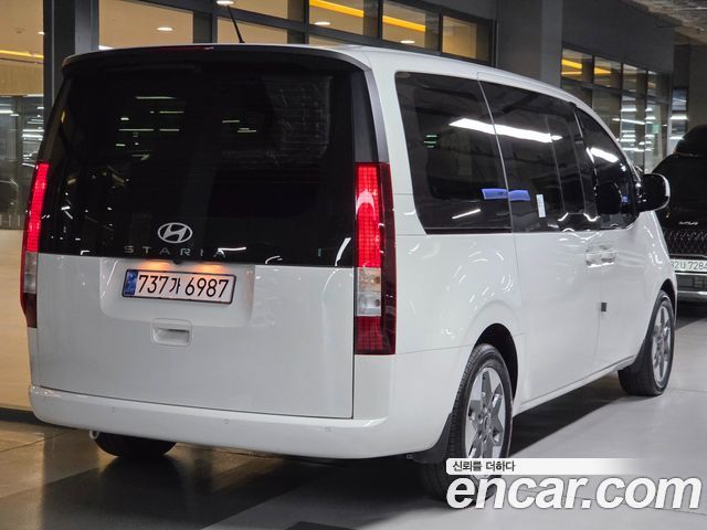 Hyundai Staria HEV 1.6 Tourer 11-Seater Modern - фото 1
