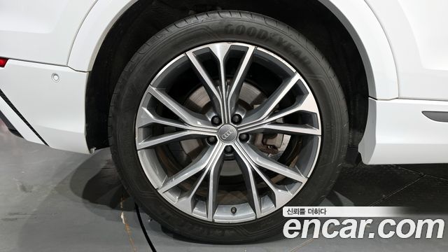 Audi Q8 50 TDI Quattro Premium - фото 4