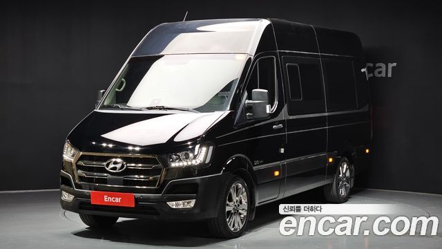 Hyundai Solati 15-seater Luxury - фото 0