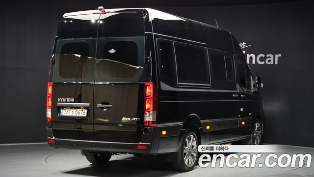 Hyundai Solati 15-seater Luxury - фото 1