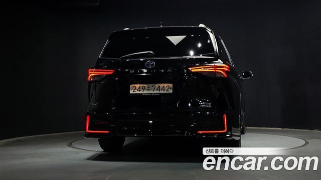 Toyota Sienna 4-го поколения 2.5 Hybrid 2WD - фото 3