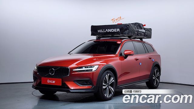 Volvo V60 2-го поколения B5 Pro AWD - фото 0