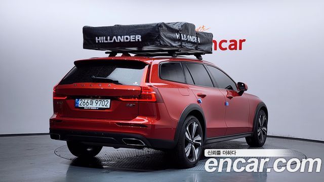 Volvo V60 2-го поколения B5 Pro AWD - фото 1