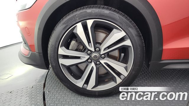 Volvo V60 2-го поколения B5 Pro AWD - фото 4