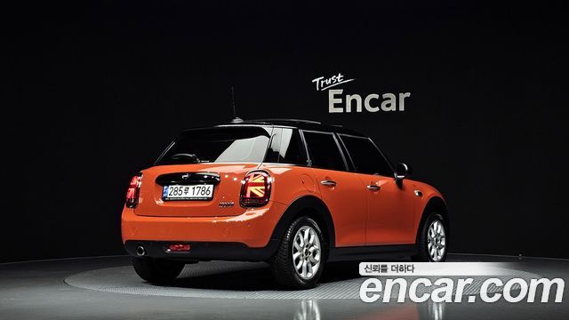 Mini Cooper 5Door HIGH 3rd - фото 1