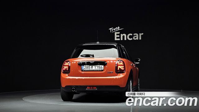 Mini Cooper 5Door HIGH 3rd - фото 3
