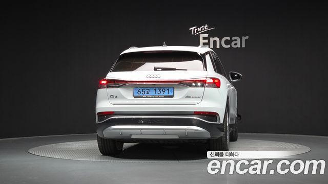 Audi Q4 e-tron F4 45 Premium - фото 3