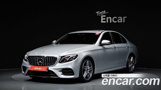 Mercedes-Benz E-Class W213 E300 AMG Line - фото 0