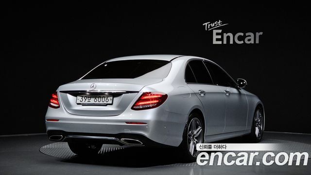 Mercedes-Benz E-Class W213 E300 AMG Line - фото 1