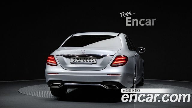 Mercedes-Benz E-Class W213 E300 AMG Line - фото 3