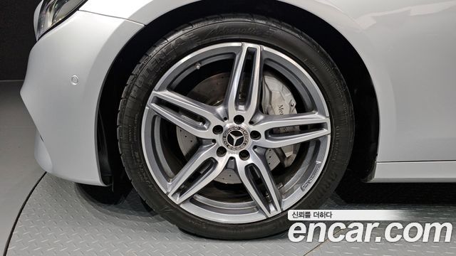Mercedes-Benz E-Class W213 E300 AMG Line - фото 4