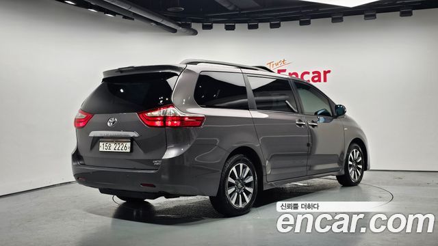 Toyota Sienna 3.5 AWD - фото 1