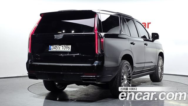 Cadillac Escalade 5-го поколения 6.2 Sports Platinum - фото 1