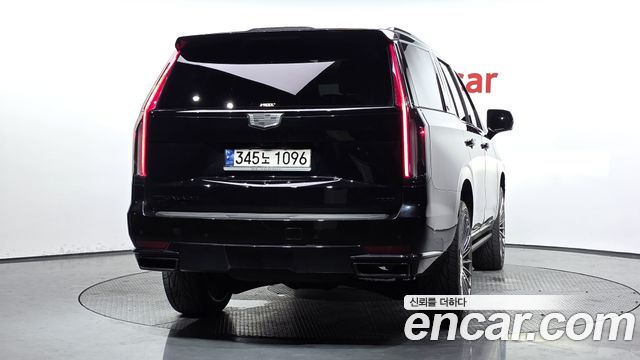 Cadillac Escalade 5-го поколения 6.2 Sports Platinum - фото 3