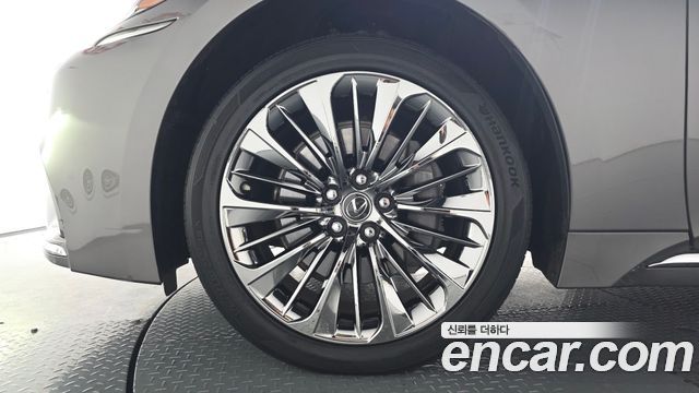 Lexus LS LS500 3.5 Platinum AWD - фото 4