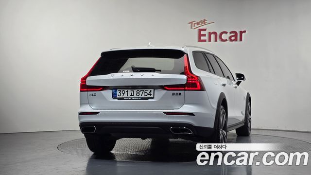 Volvo V60 2-го поколения B5 Pro AWD - фото 3