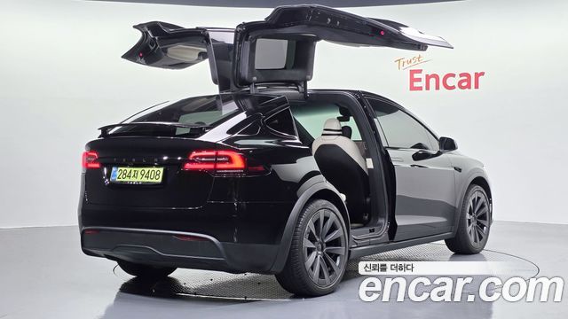 Tesla Model X AWD - фото 1