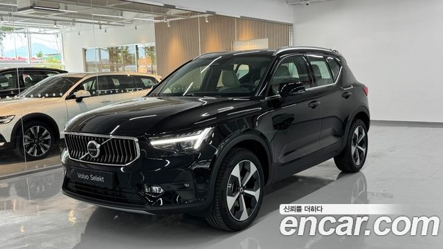 Volvo XC40 B4 Ultra Bright - фото 0