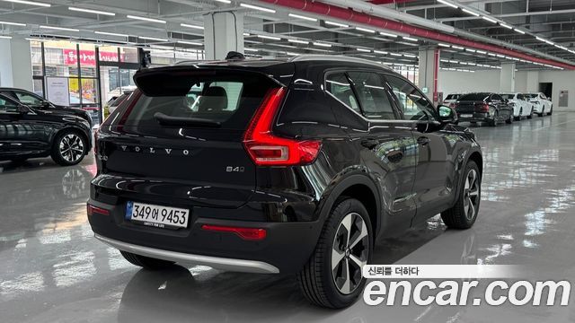 Volvo XC40 B4 Ultra Bright - фото 1