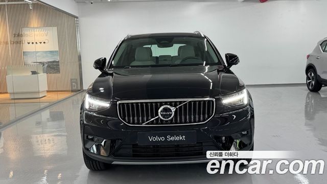 Volvo XC40 B4 Ultra Bright - фото 2