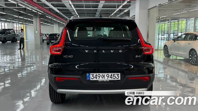 Volvo XC40 B4 Ultra Bright - фото 3