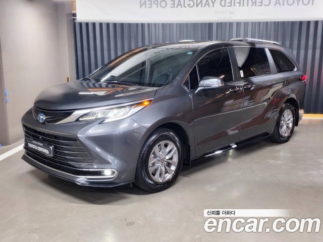 Toyota Sienna 4-го поколения 2.5 Hybrid AWD - фото 0
