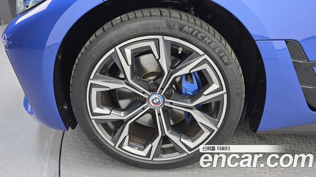 BMW i4 eDrive40 M Sports Pro - фото 4