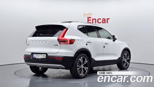 Volvo XC40 B4 Inscription - фото 0