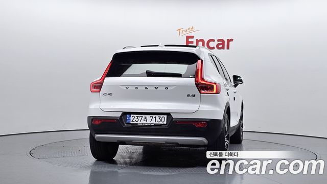 Volvo XC40 B4 Inscription - фото 2