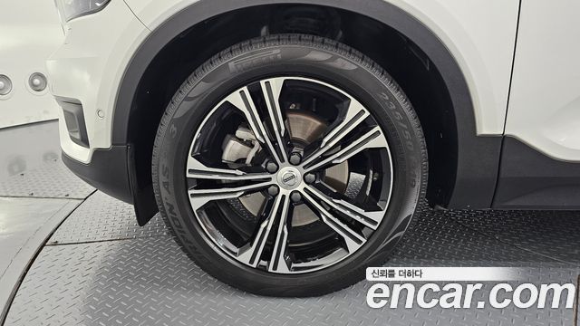 Volvo XC40 B4 Inscription - фото 3