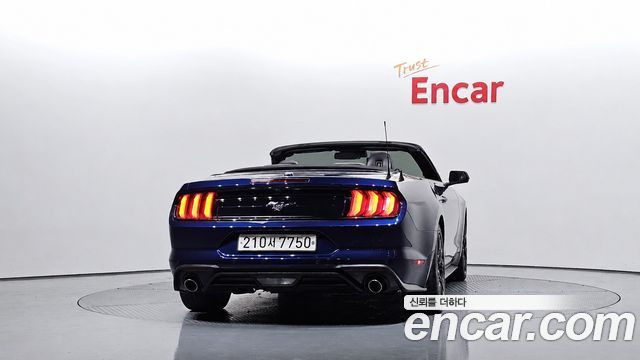 Ford Mustang Convertible - фото 3